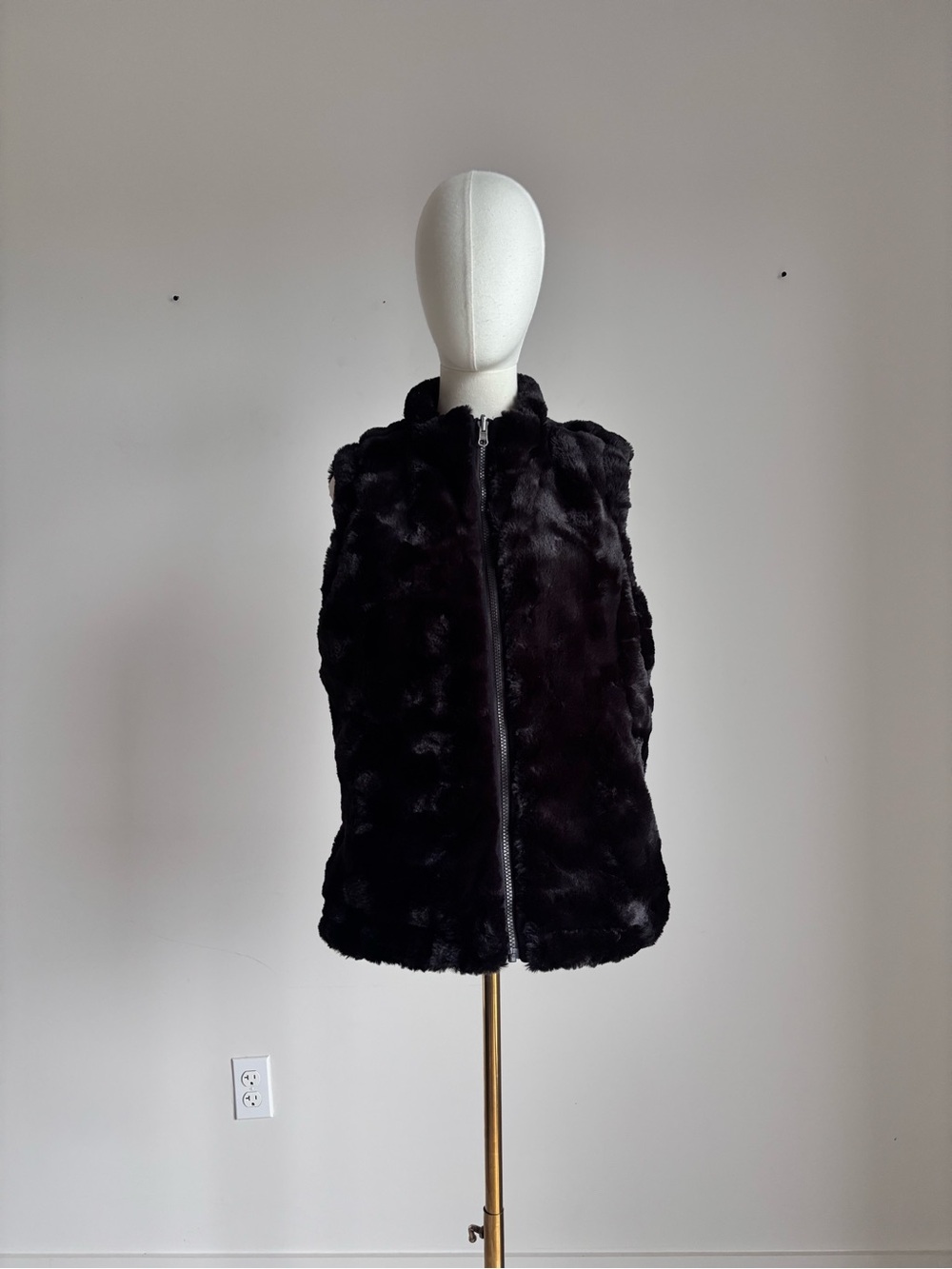 nicole miller original black reversible faux fur puffer vest size medium
